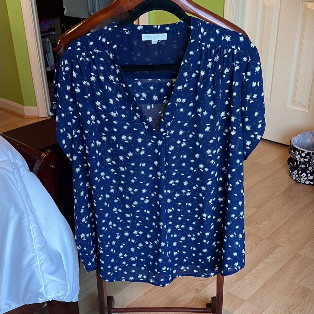 Navy Floral Short-Sleeve V-Neck Top by Monday Fun- Women